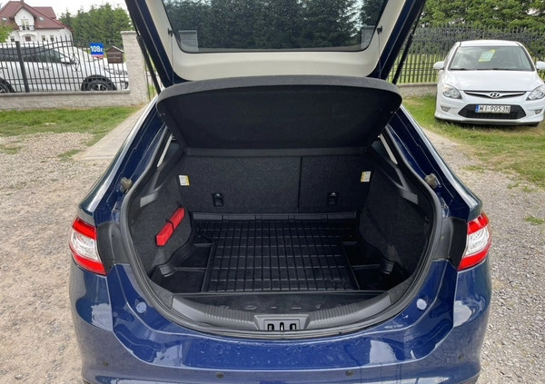 Ford Mondeo cena 47900 przebieg: 220000, rok produkcji 2016 z Tarnogród małe 667